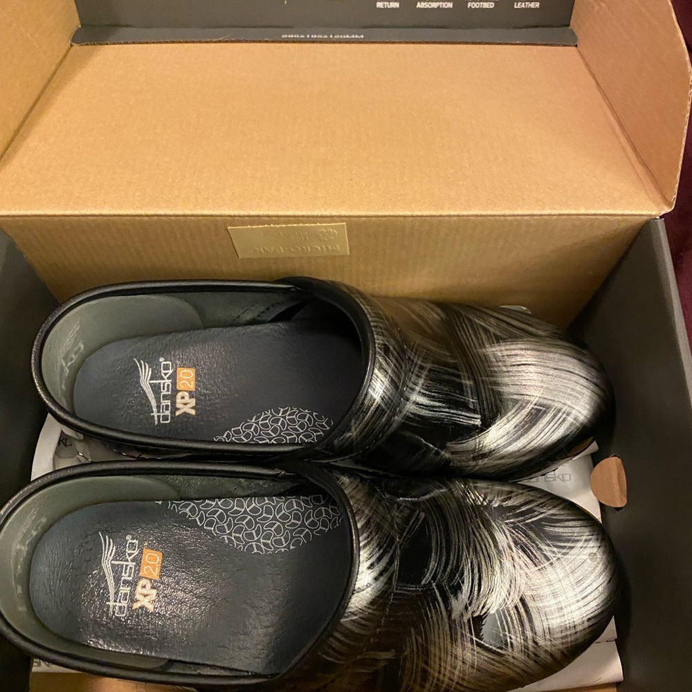 Dansko XP 2.0 Clogs